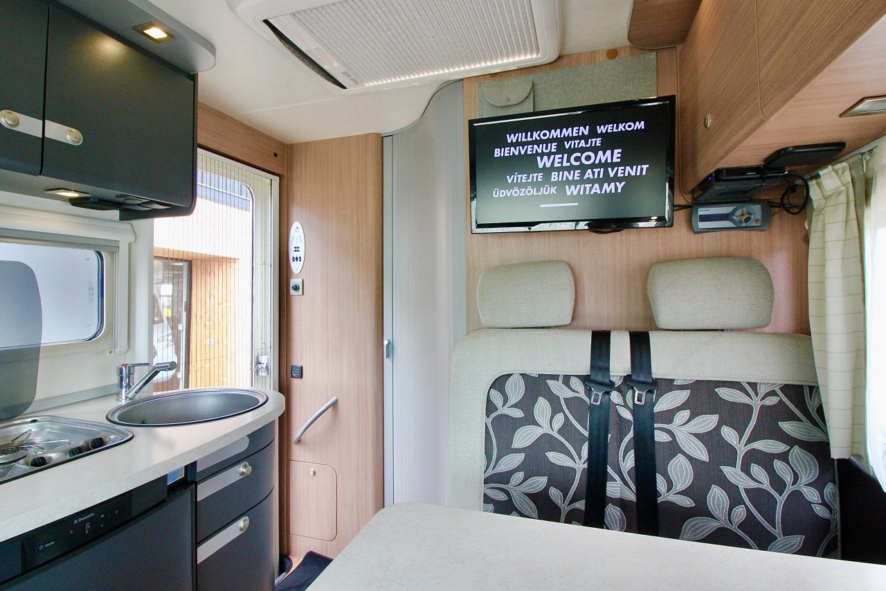Knaus Van TI (Vast bed, Compact, Airco, zeer netjes !!!!!!!)