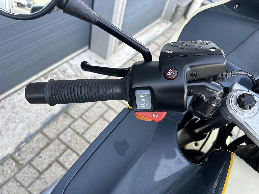 Puntgave BMW R1150RS uit 2003 met slechts 50dkm, kofferset etc, €2250,-