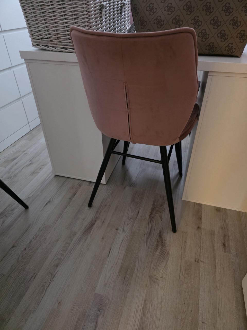 3 stuks roze eetkamerstoelen