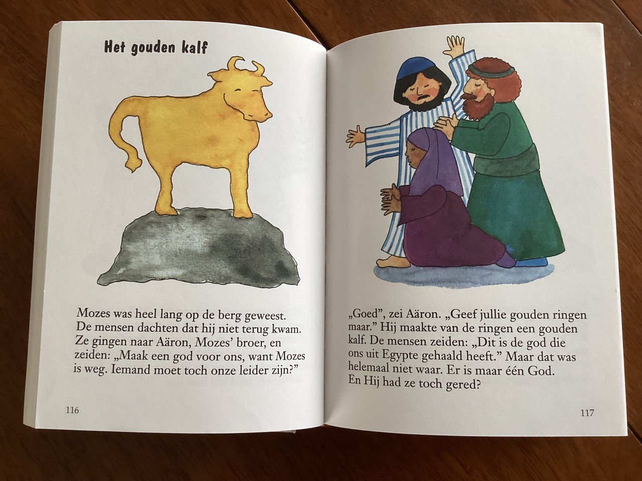 Kleuterbijbel met mooie tekeningen.