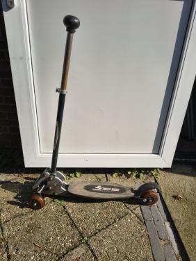 Stoere Kickboard Driewieler Step (Street-Teens) Houten Deck. Stuntstep.