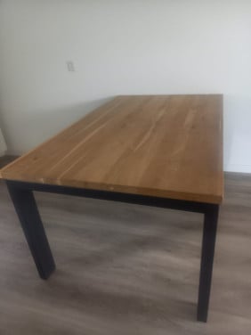 Te koop mooie tafel met teakhouten blad
