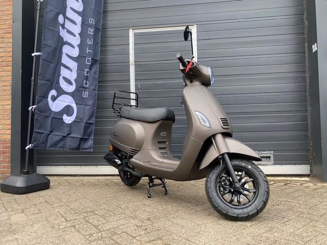 Actie nieuwe santini capri scooter in diversen kleuren bvespa look nu 1750