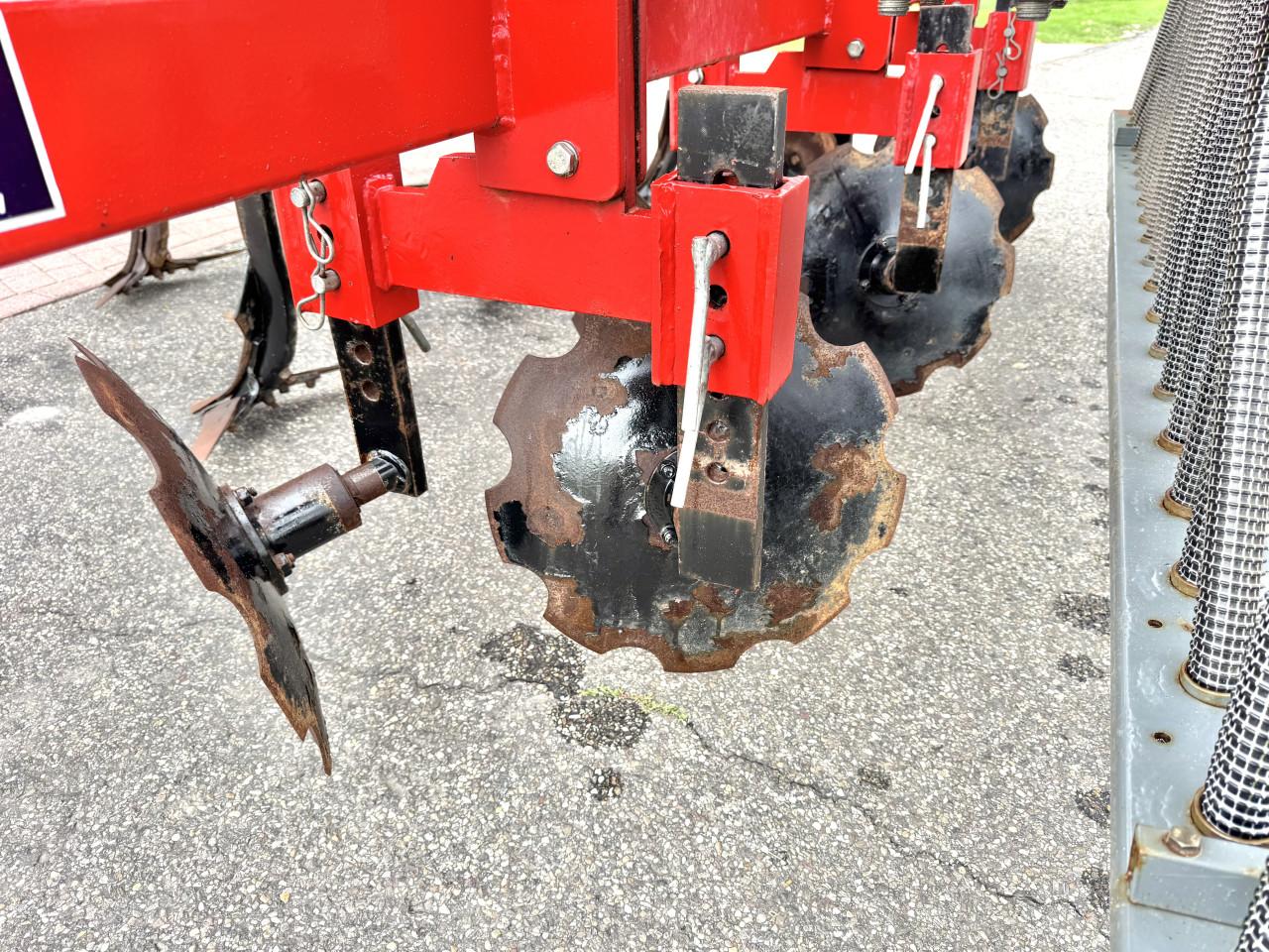 Vleugelschaar cultivator / Unia zaaimachine