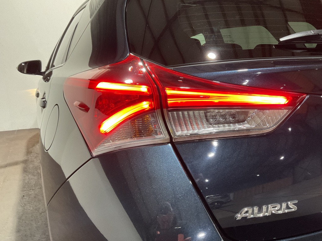 Toyota Auris 1.8 hybrid dynamic go