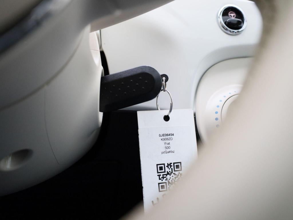 Fiat 500 1.0 hybrid star | panorama dak | dab | lmv | cruise control | airc