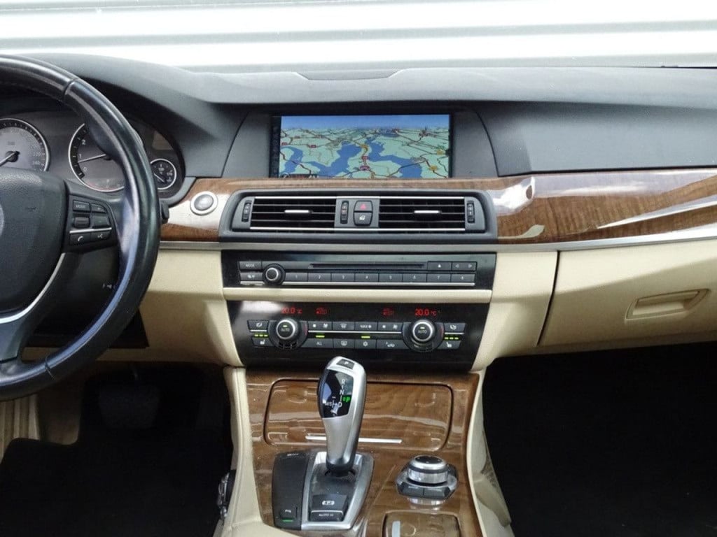 BMW 5 Serie 523i high executive pano | comfortstoelen | stoelverwarming!