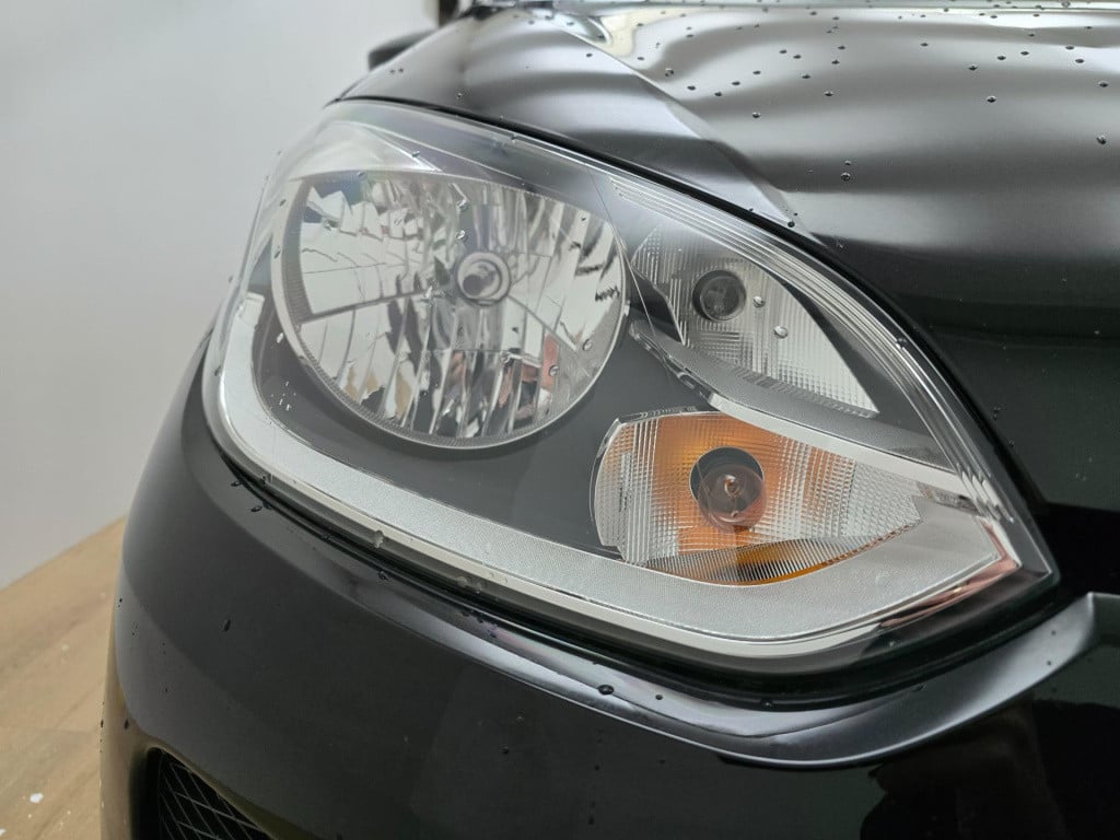 Volkswagen UP! occasion bluemotion met airco en telefoon connecten | tweede
