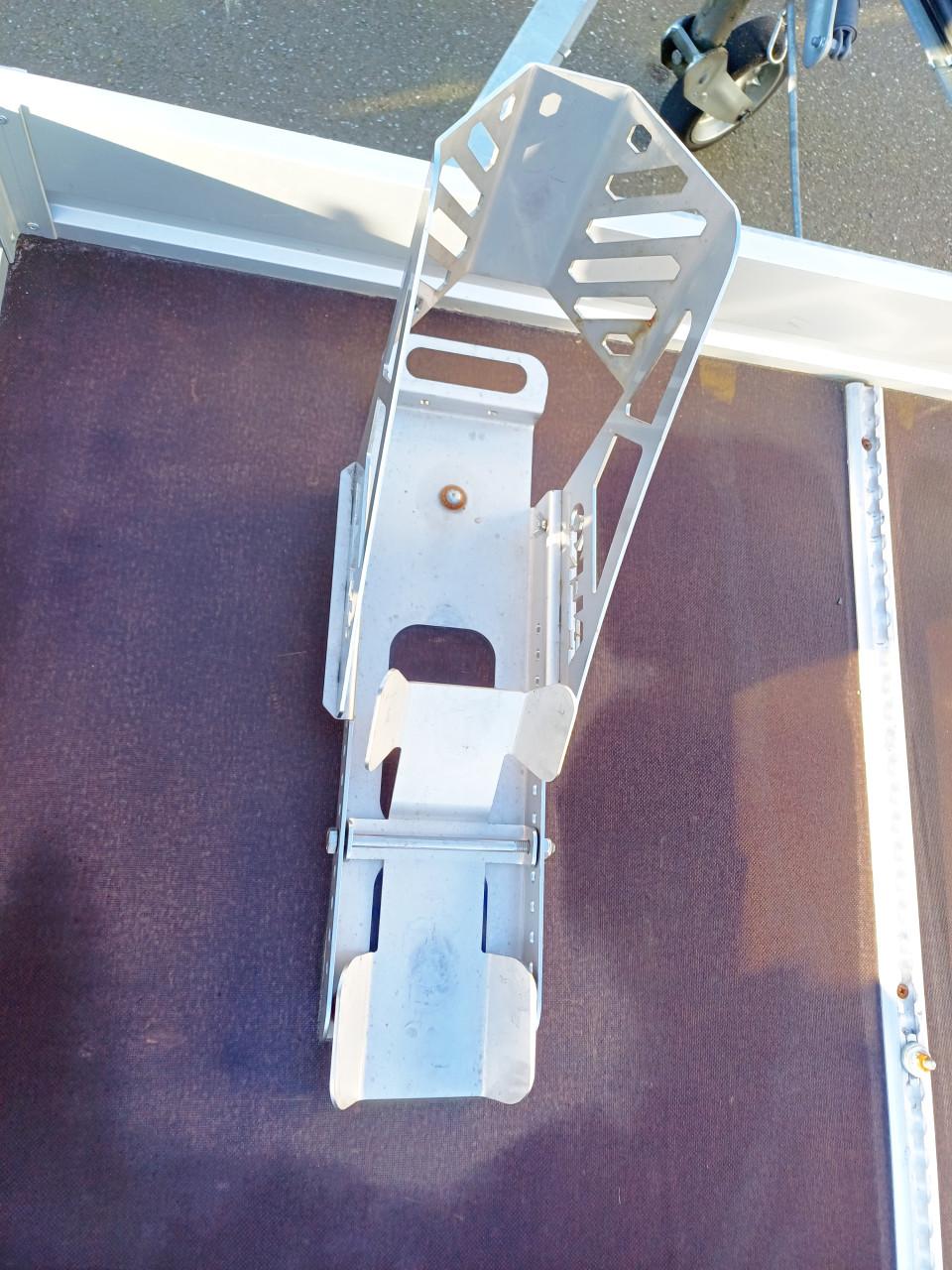 Motortransporter met motorsteunen