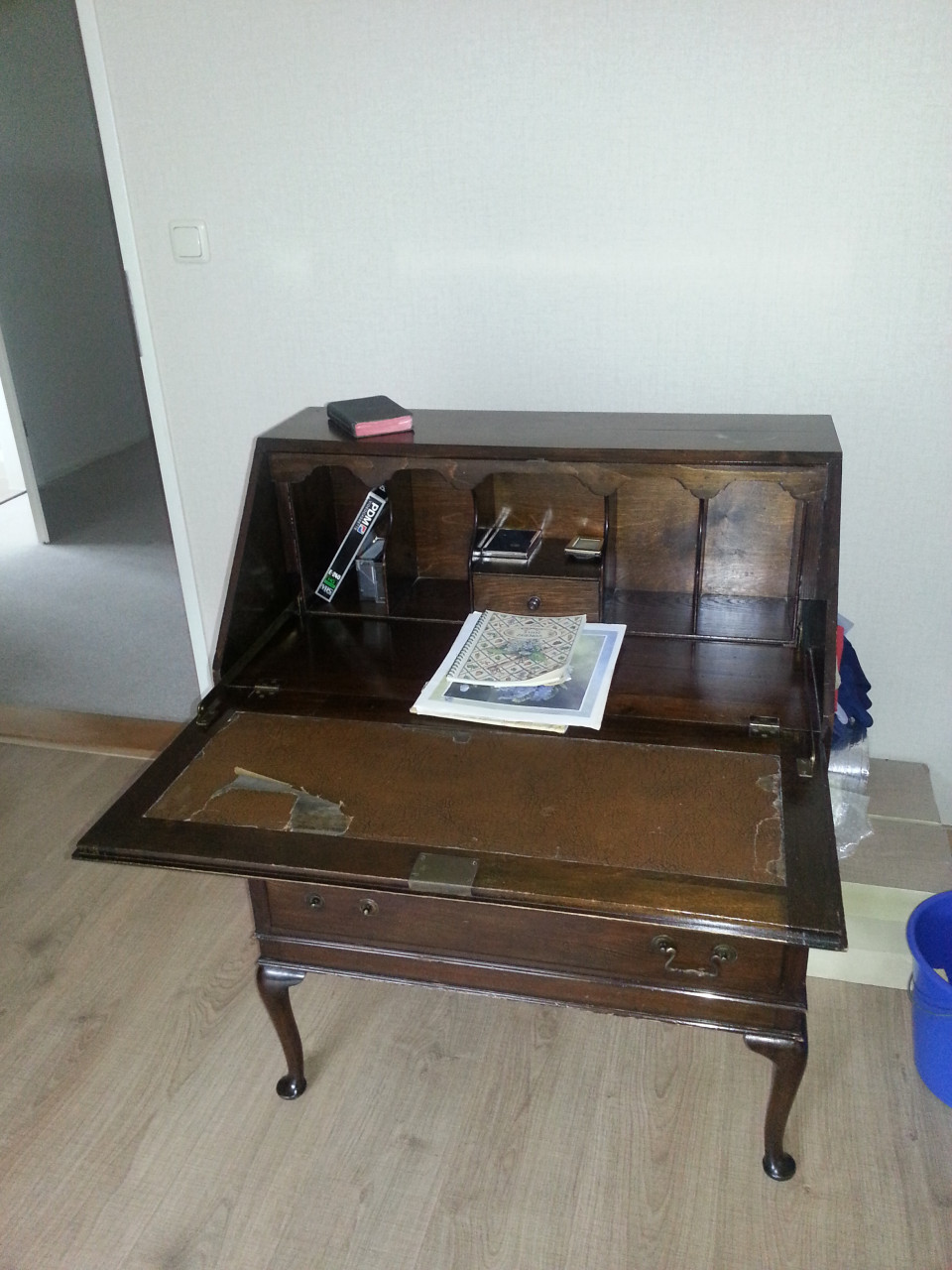 SECRETAIRE