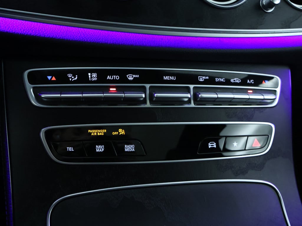 Mercedes-Benz E-Klasse 200 amg line | panoramadak | trekhaak | sfeerverlich