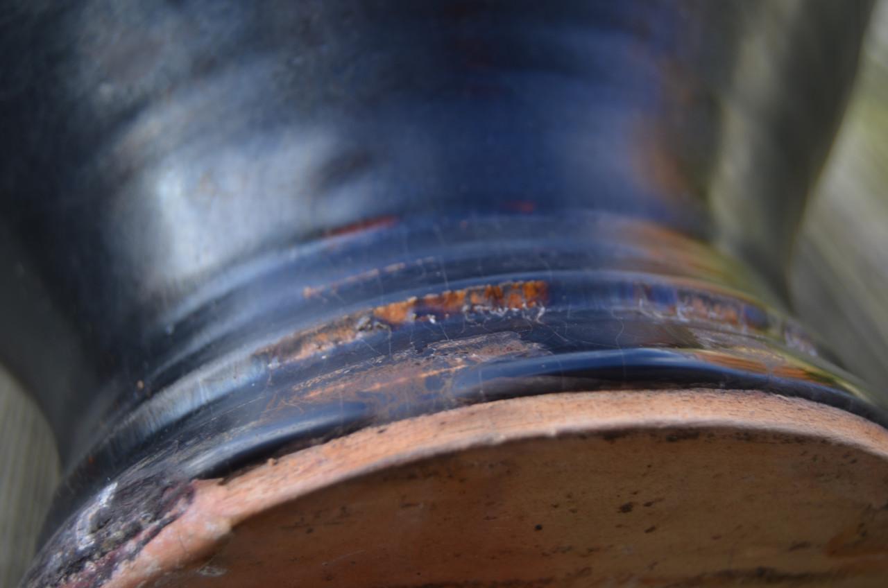 Terracotta offerpot met decoratie v/e konijn. China vroeg 20e eeuw.