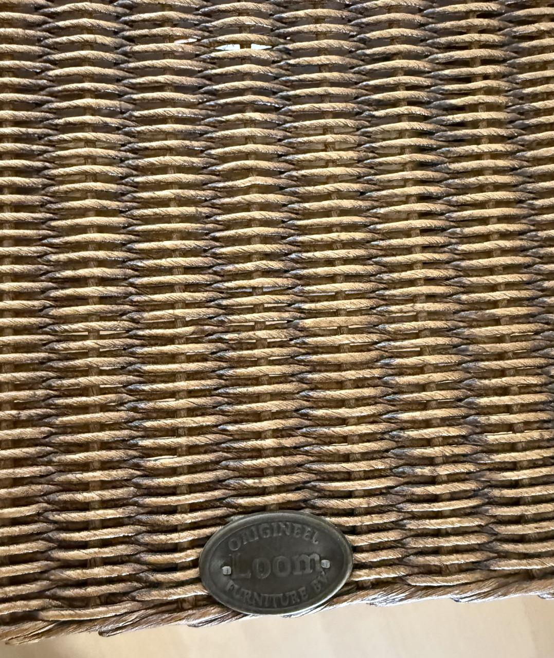 Zeer mooie Fauteuil, hele goede zit. Engelse stijl.  Leder/ loom vlechtwerk