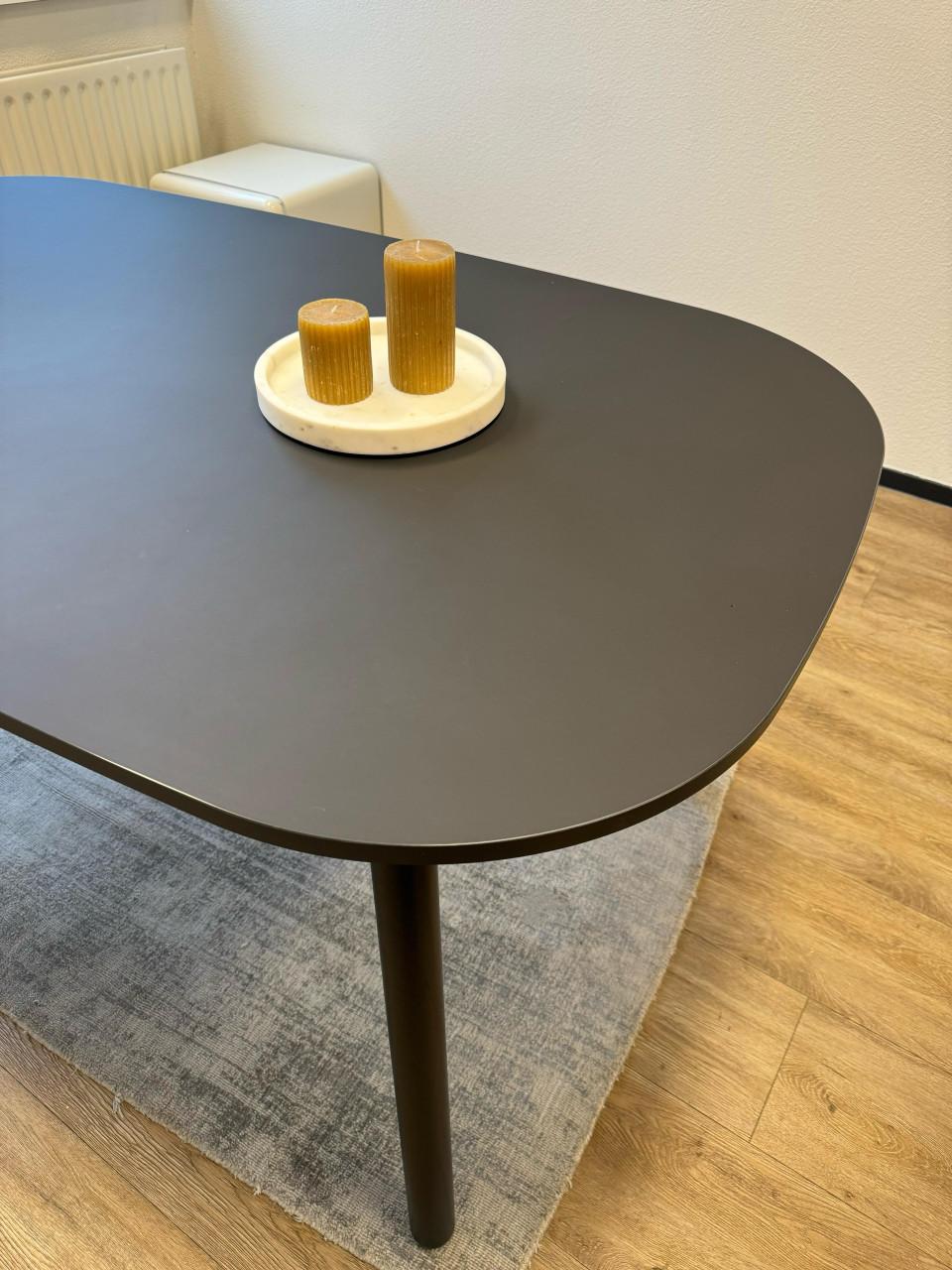 IKEA tafel mat zwart 160x95cm. in goede staat