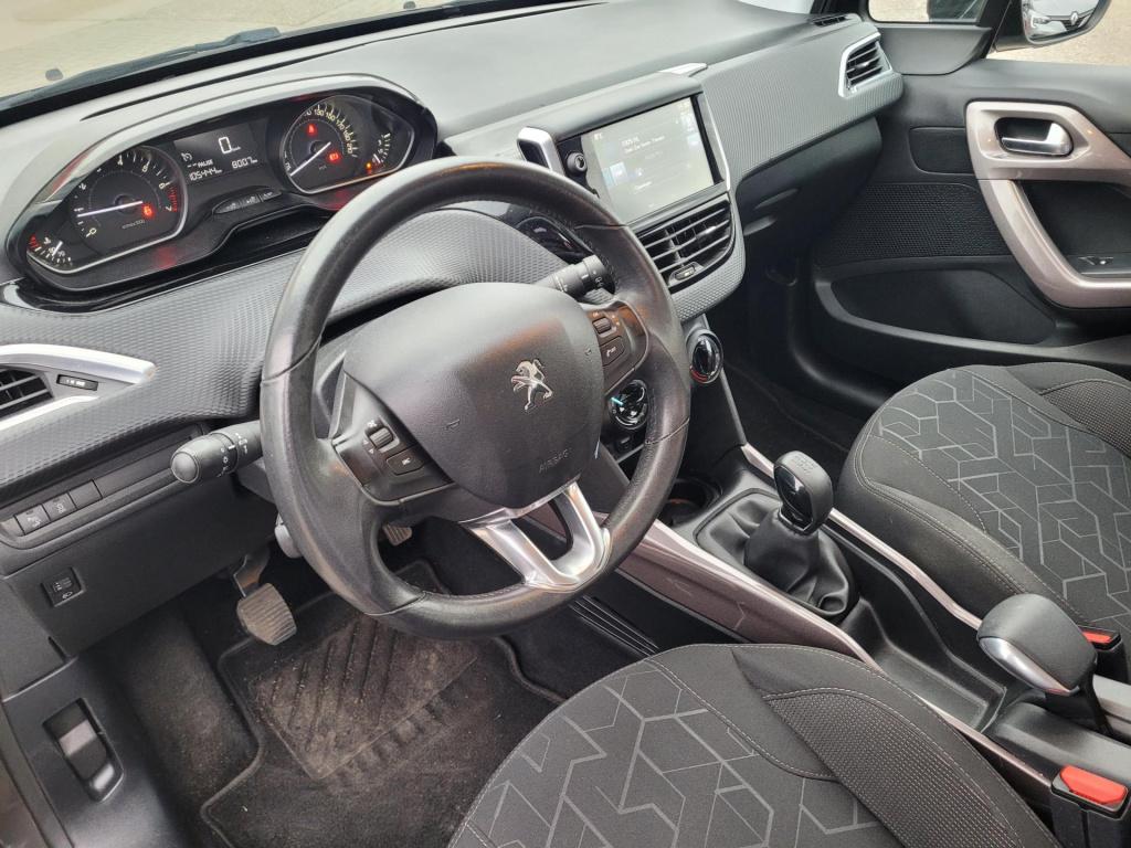 Peugeot 2008 1.2 puretech urban cross