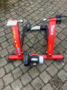 Tacx Cycleforce One Rood.