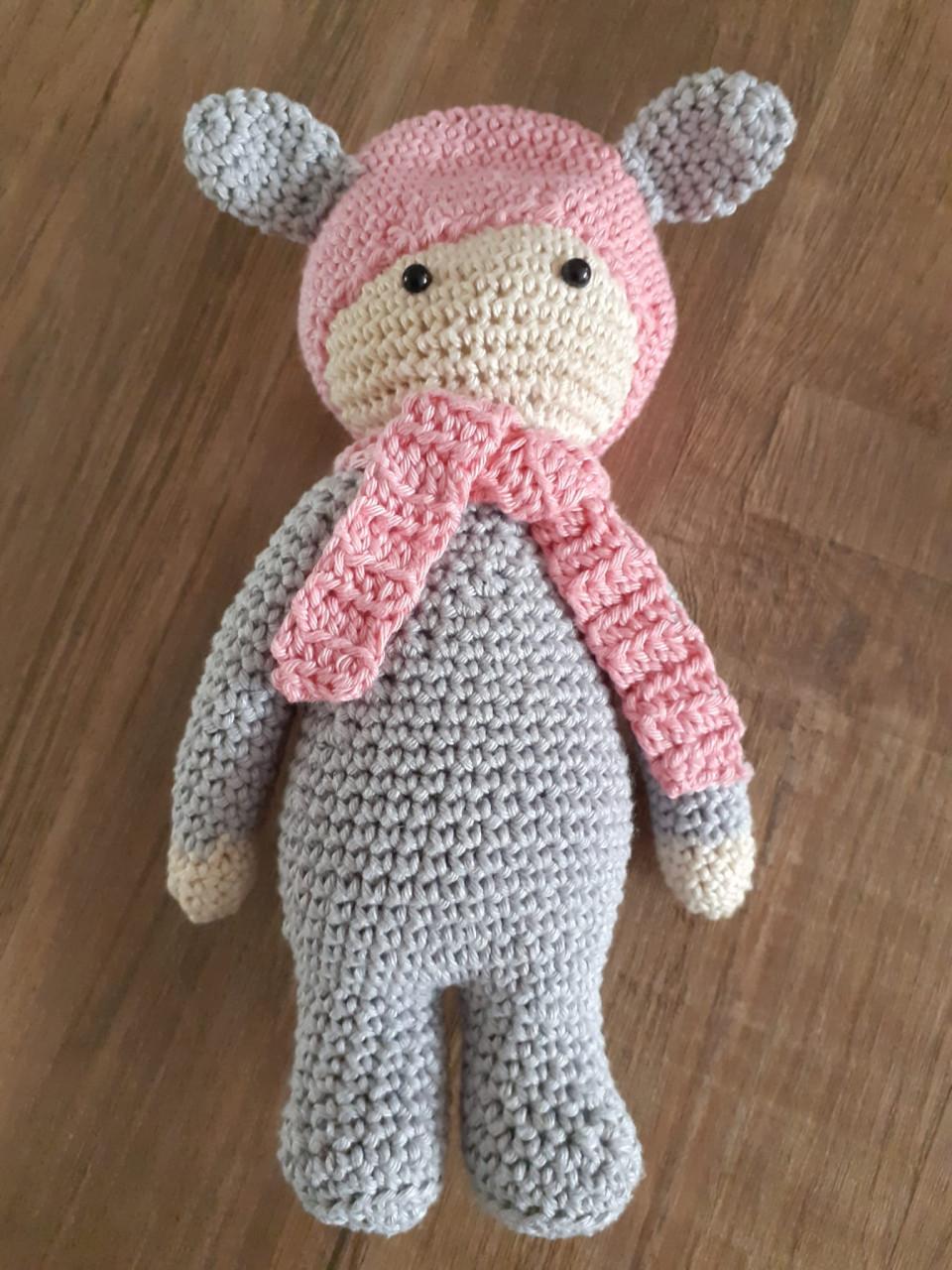 Nieuw: gehaakt popje grijs met roze accenten - 7,50