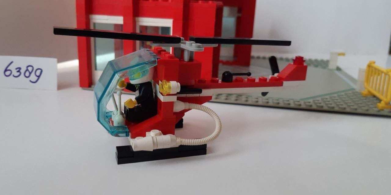 Lego Classic Town 6389: brandweerkazerne + heli, spuitwagen, brandweerauto