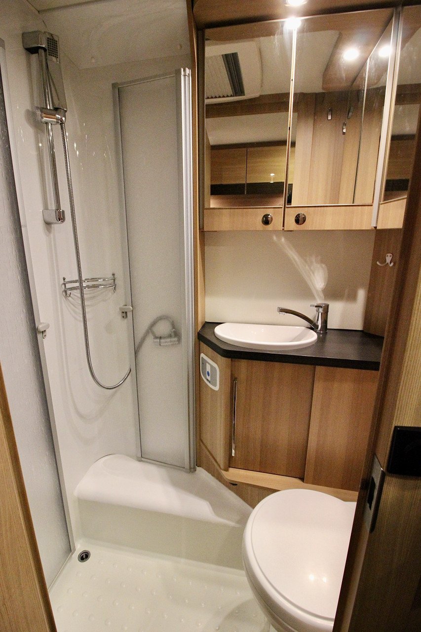 LMC Breezer (Lengtebedden, Compact ) Klaar voor kampeerseizoen 2026!!!!!!