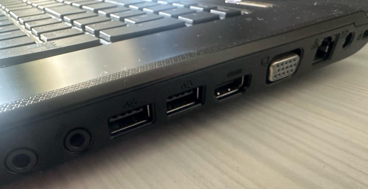Asus laptop 17 inch