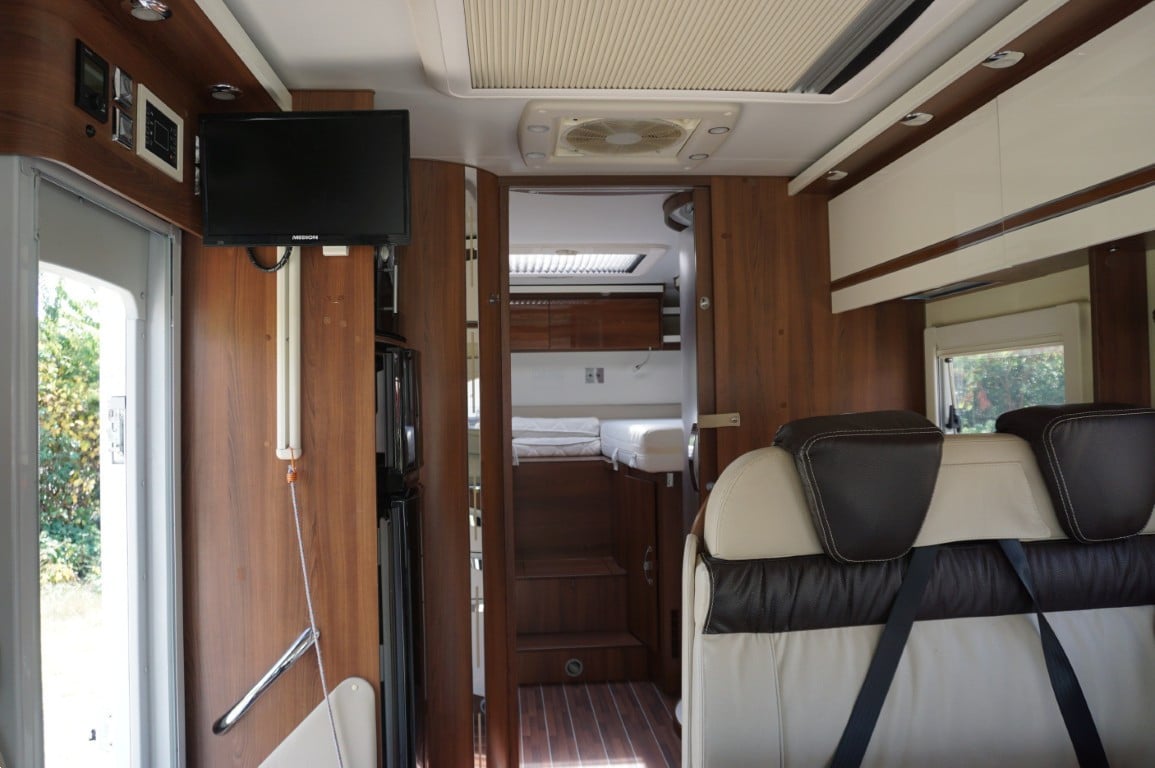 Mc Louis Nevis 873 G Carat 2016 met 63.500km goede opties!