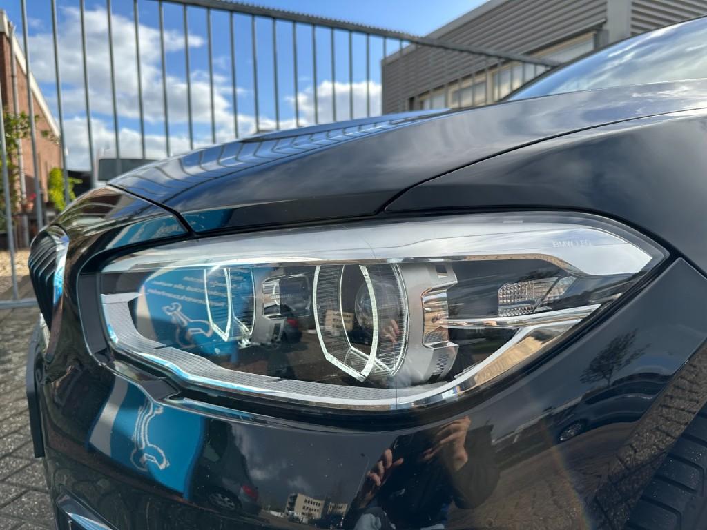 BMW 1 Serie 116i sport shadow edition carplay dab+ pdc voor en achter 17'' 