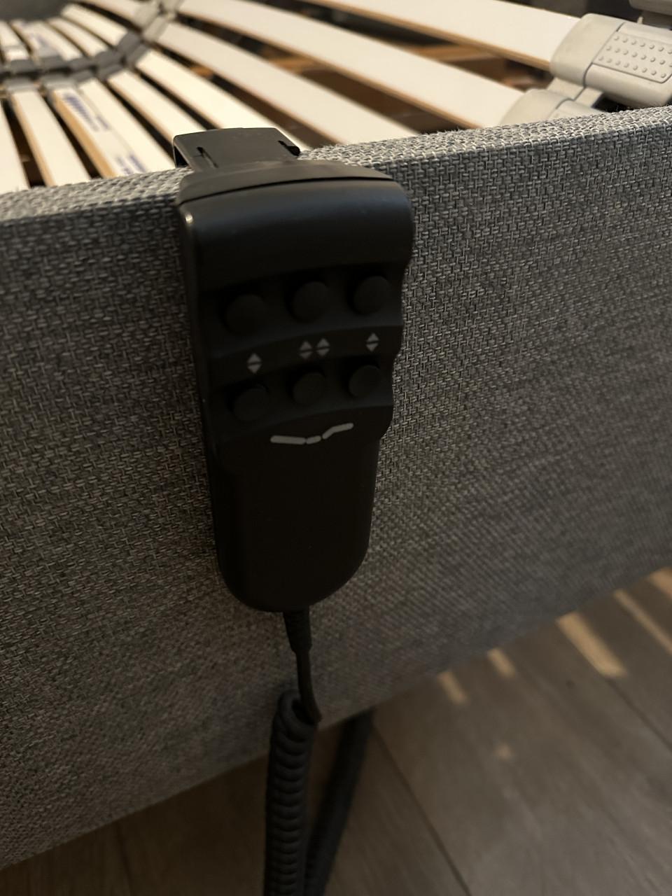 Tweepersoonsbed 160x210 met elektrische lattenbodems