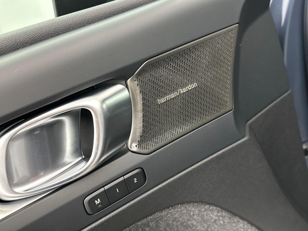 Volvo XC40 b4 plus black edition
