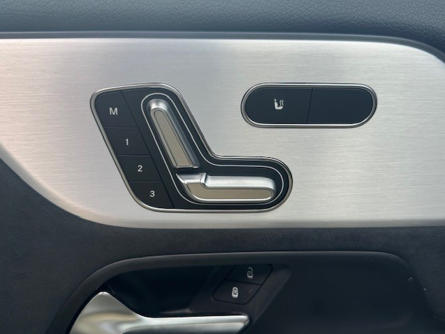 Mercedes-Benz Gla-klasse 180 business solution amg l premium plus l panoram