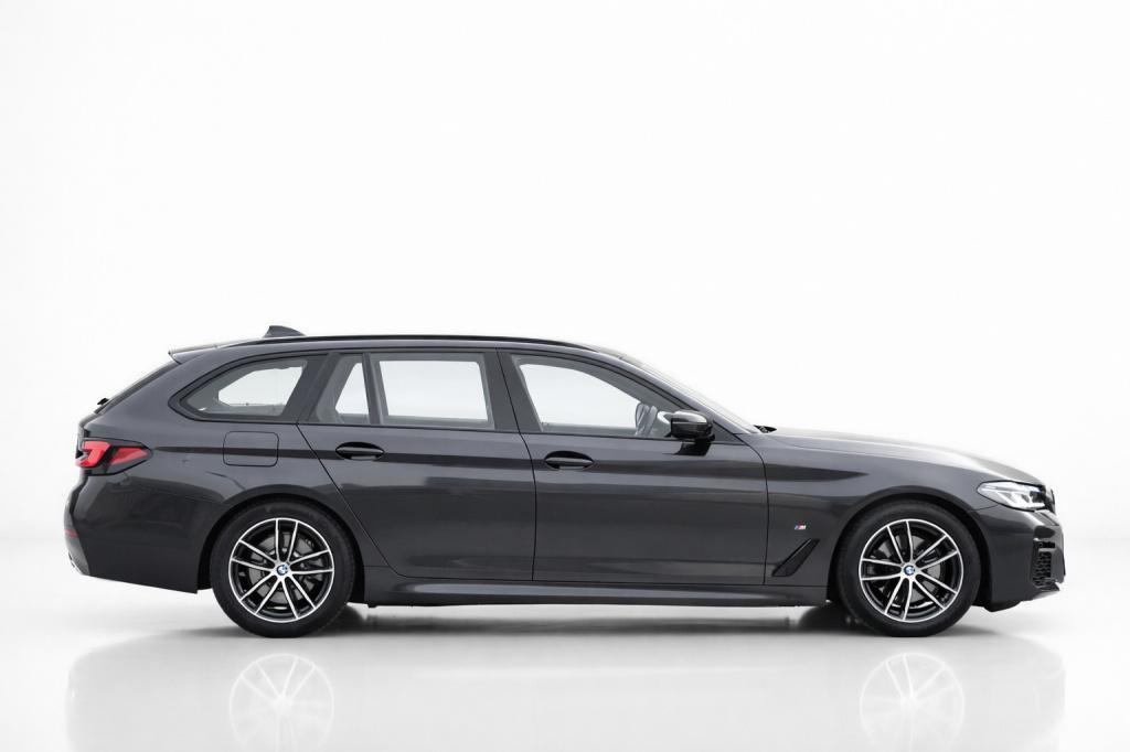 BMW 5 Serie touring 520i m-sport | laserlight | nap | dealer onderhouden | 