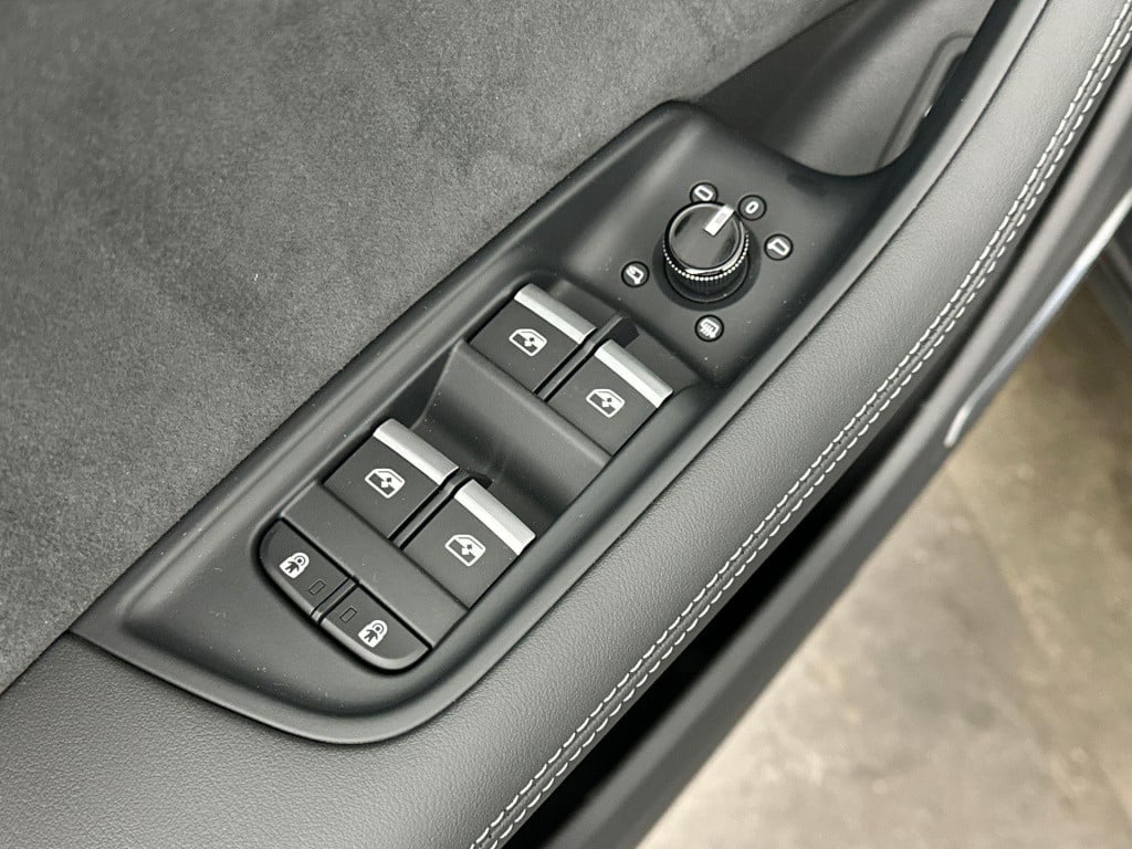 Audi Q8 pro line s 55 tfsi e 290 kw / 394 pk suv 8 versn.