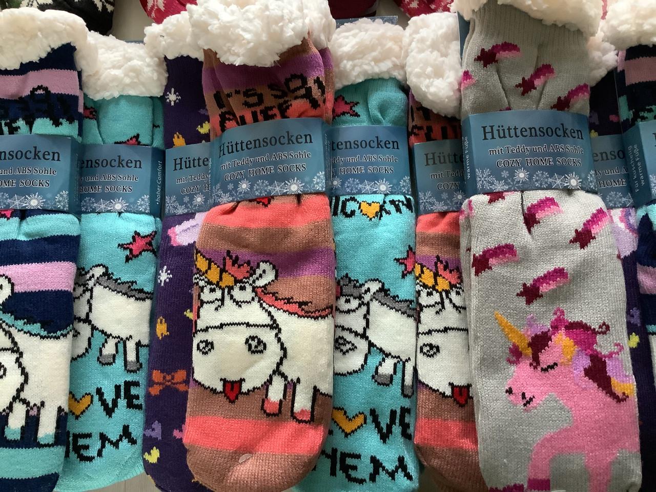 Partij super leuke fluffy huissokken. (Partij 24)