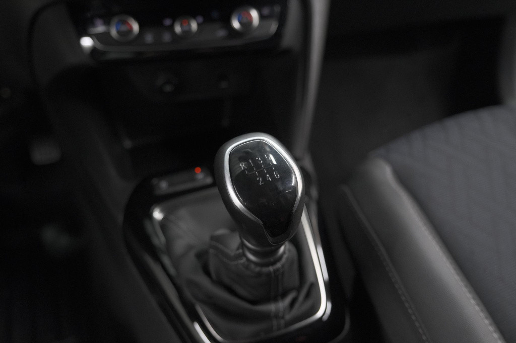 Opel Corsa 1.2 turbo 100 ultimate | panoramadak | camera | dodehoekdetectie