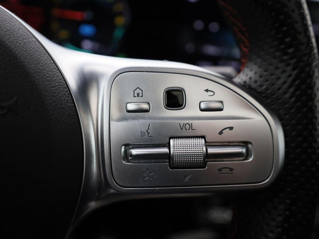 Mercedes-Benz A-Klasse limousine a 250 e amg line | automaat | panoramadak 