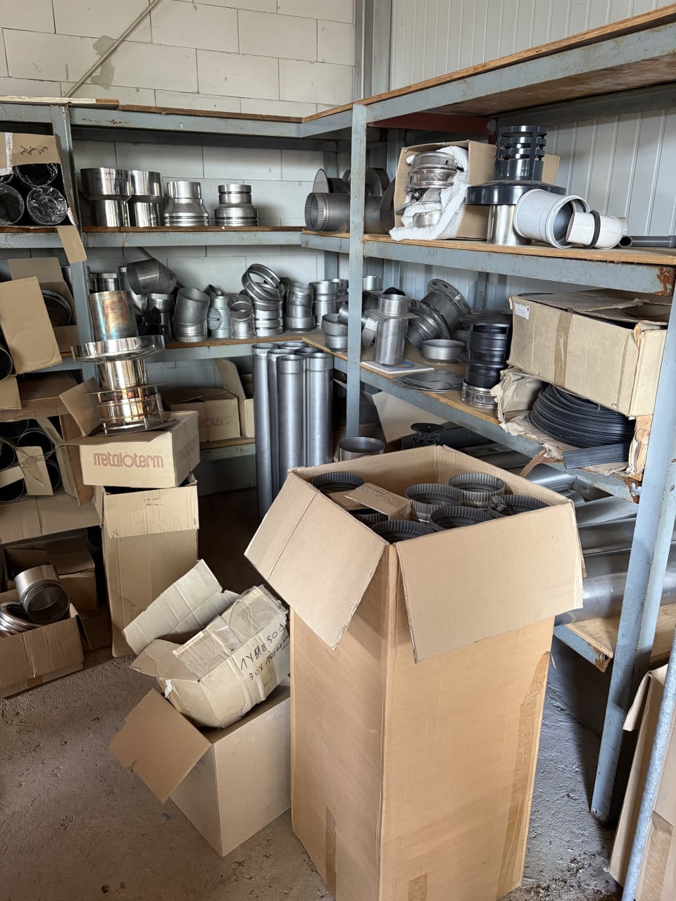 Partij schoorstenen + bochten + verloopstukken etc.