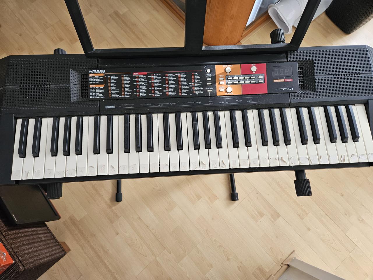 Yamaha PSR-F51 keyboard