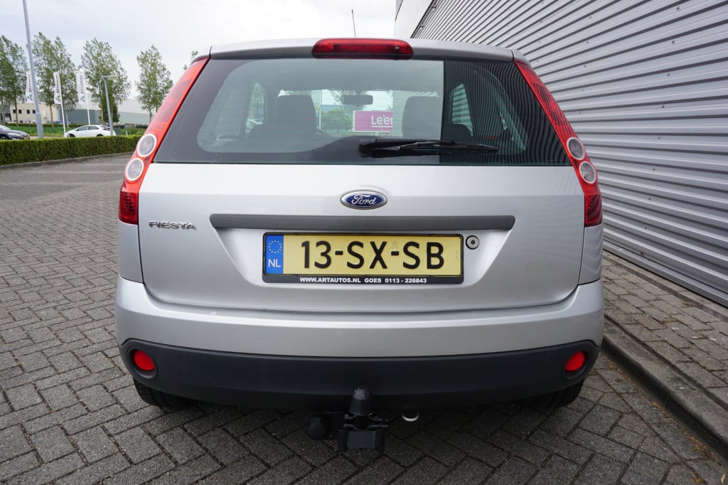 Ford Fiesta 1.3-8v champion airco / elektr. ramen / trekhaak / nap