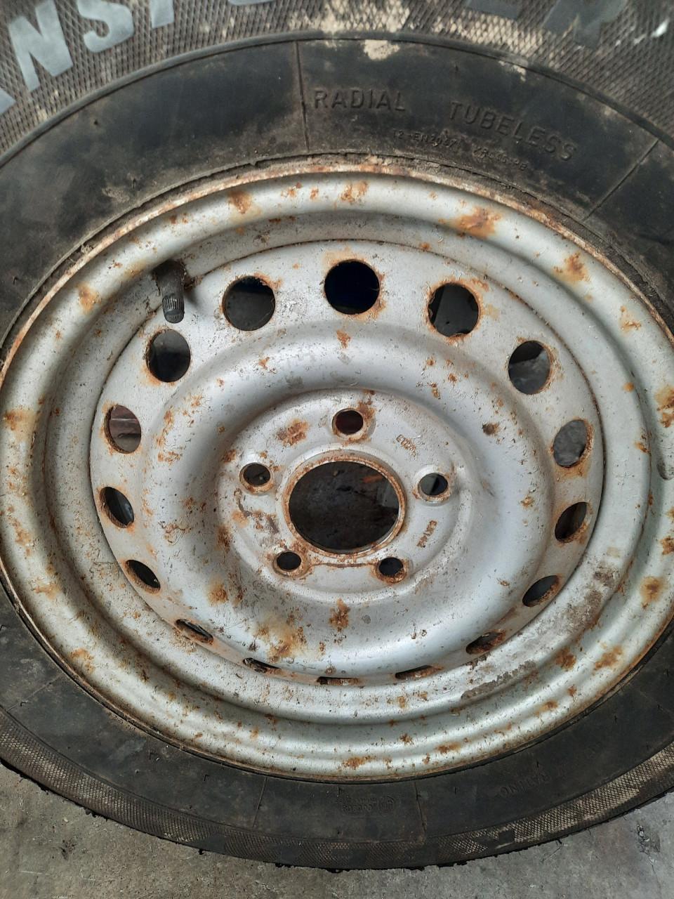 Diverse banden, velgen, spatborden aanhanger aanhangwagen kar trailer