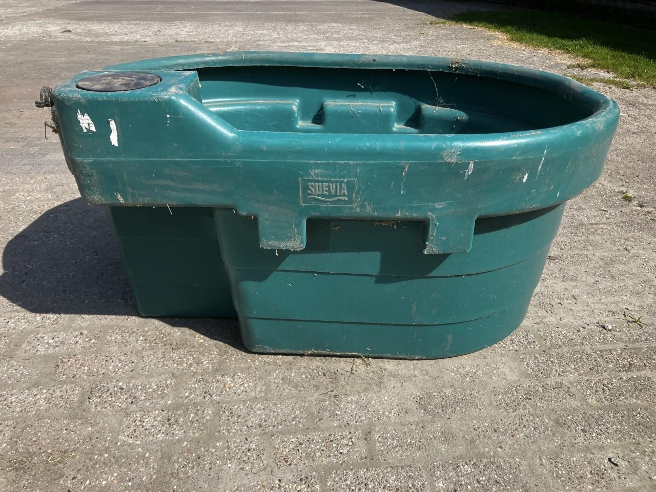 Te koop 3 suevia kunstof drinkbakken