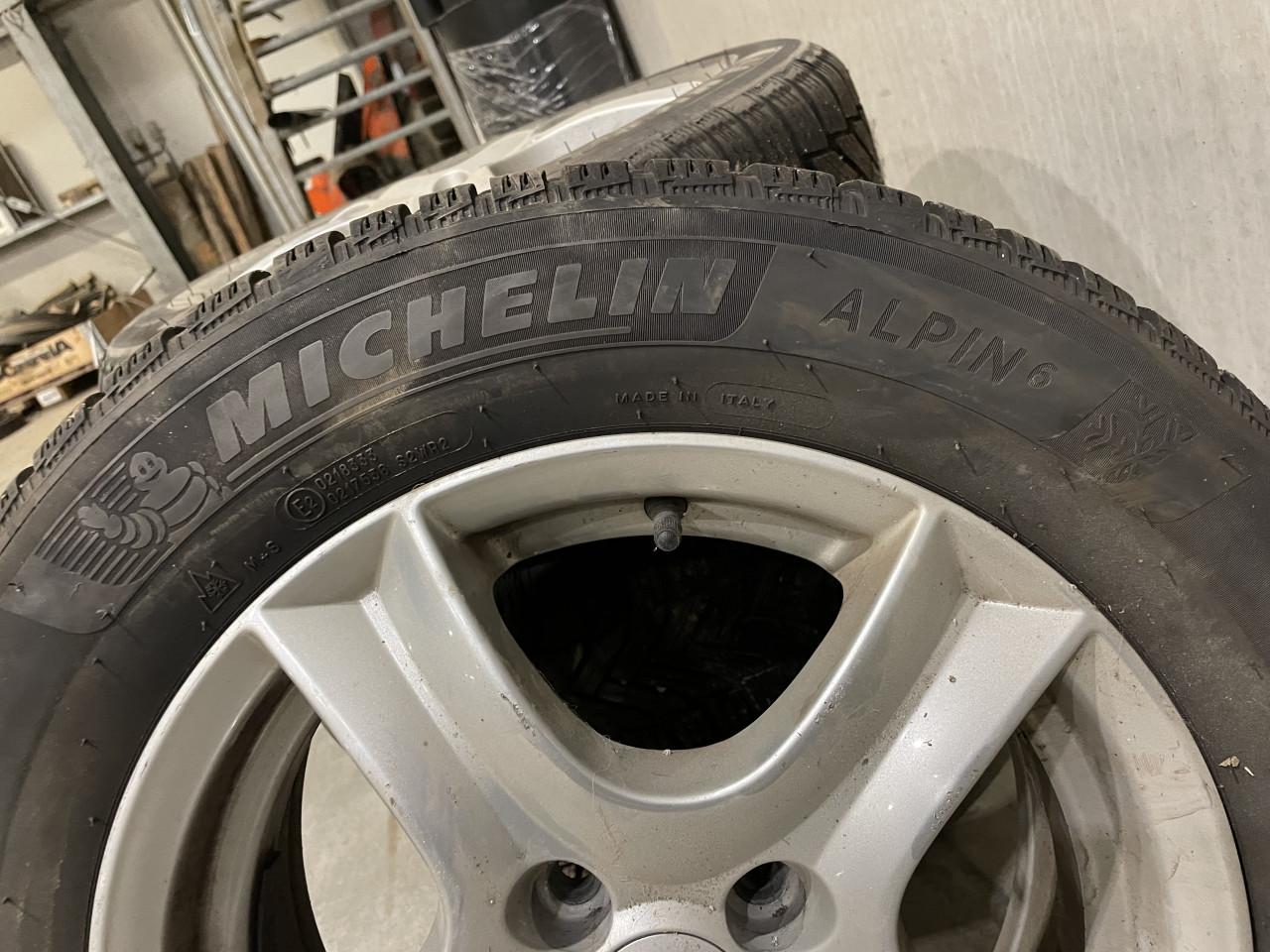 Winterbanden met velg 185/65 R15
