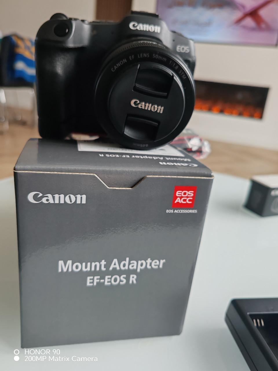 Canon R8
