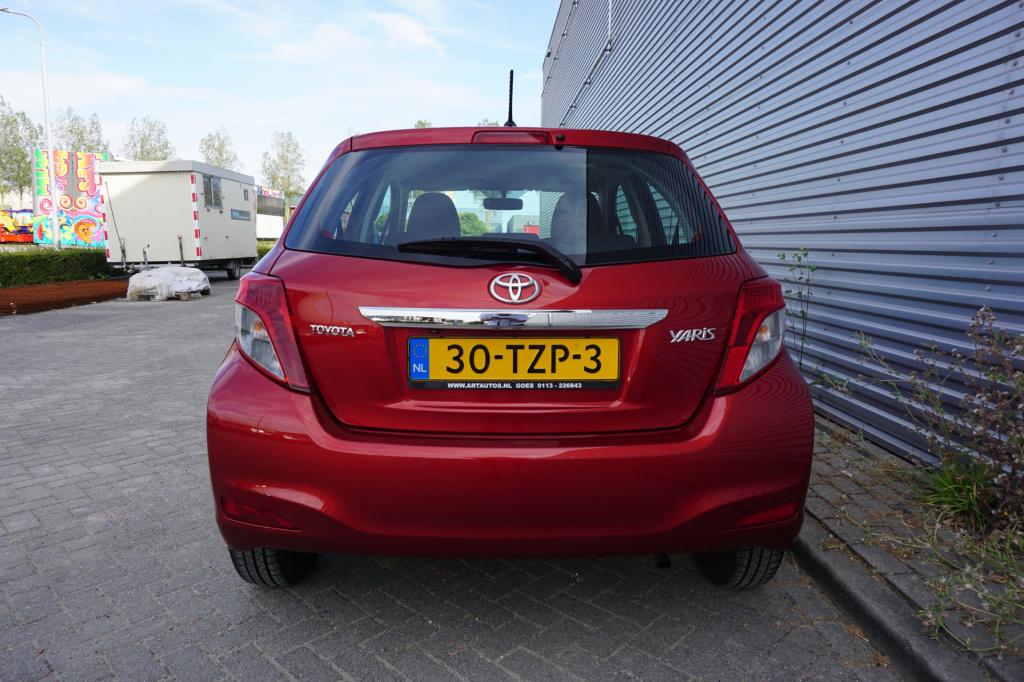 Toyota Yaris 1.0 vvt-i aspiration airco / navi / camera / bt / elektr. rame