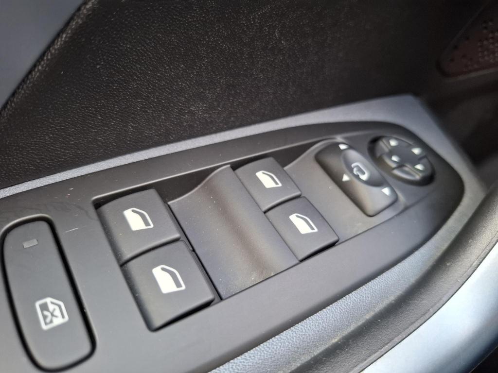 Peugeot 208 110 allure automaat eat6 nav/clima/camv