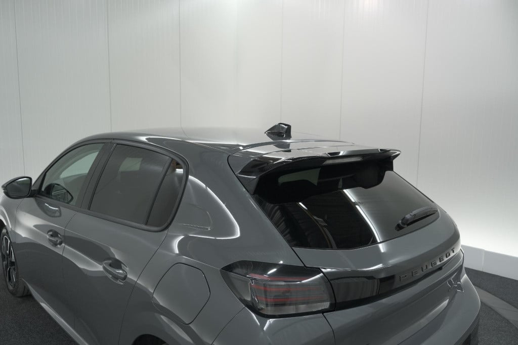 Peugeot 208 hybrid 100 e-dcs6 allure | camera | keyless entry | apple carpl