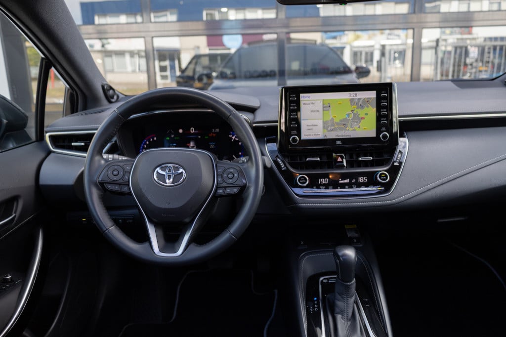 Toyota Corolla Touring Sports 2.0 hybrid executive ✅cam✅hud✅pano✅leder