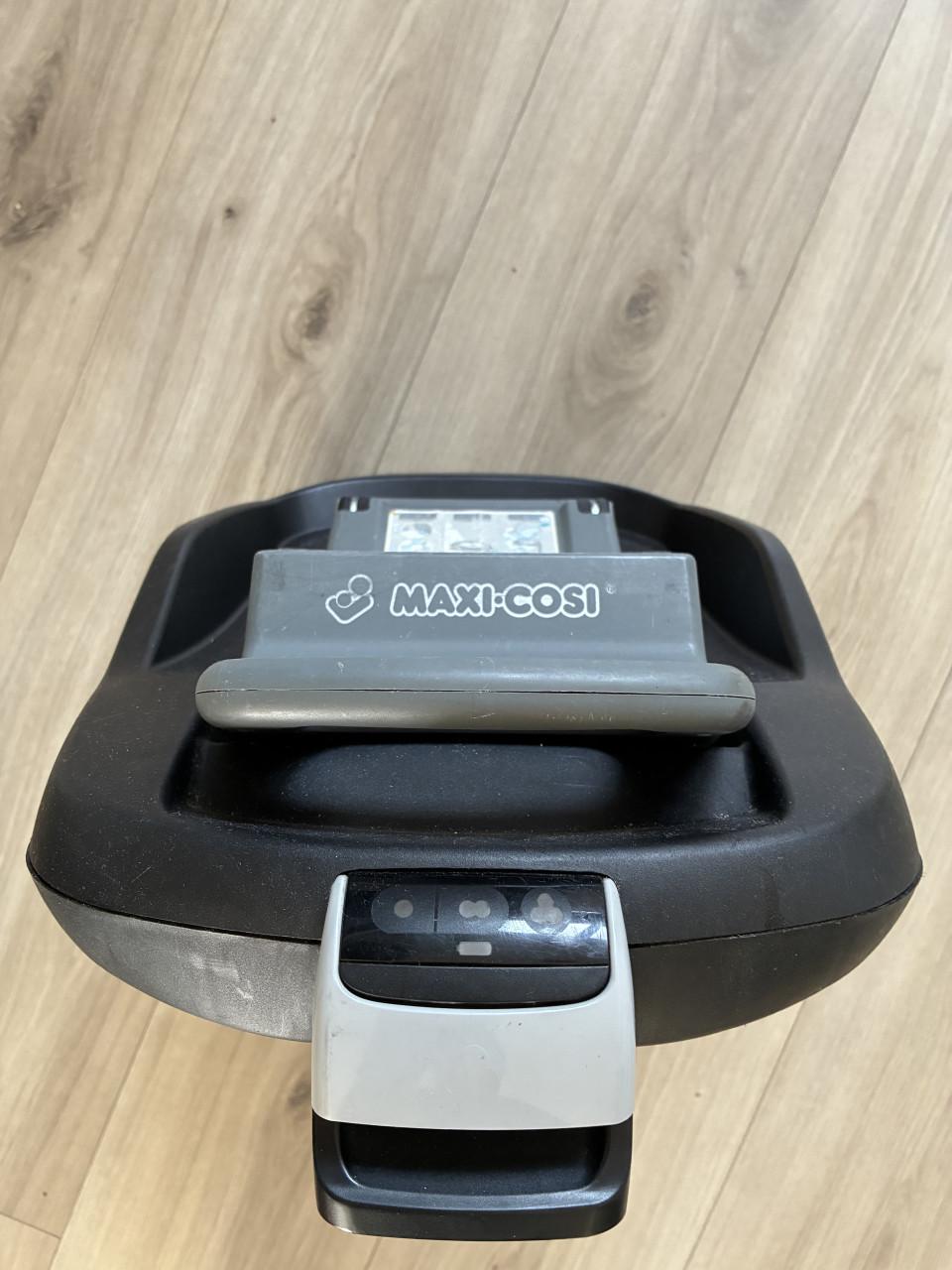 Maxi cosi pebble + familiefix