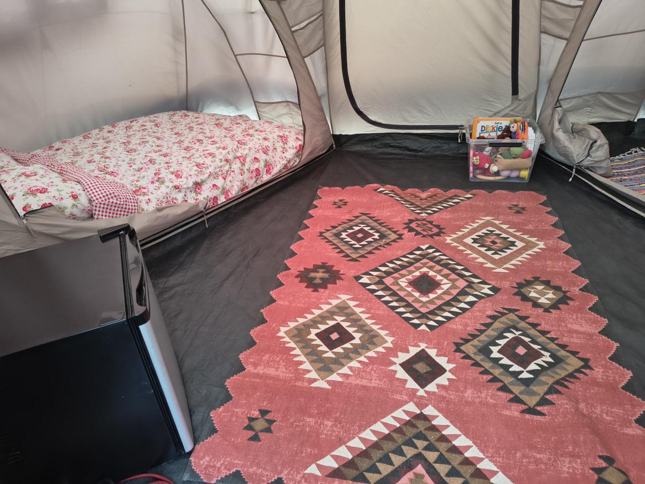 Prachtige 4-persoonstent met leefruimte van Wildebeast- tent