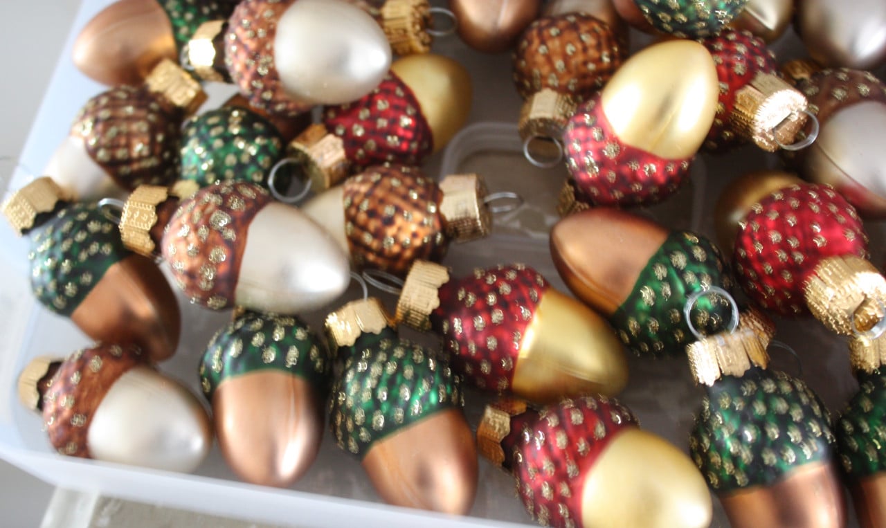 Glazen kerstballetjes eikeltjes kleurrijk