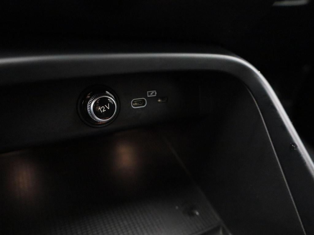 Volvo XC40 recharge p8 awd r-design | automaat | apple carplay / android au