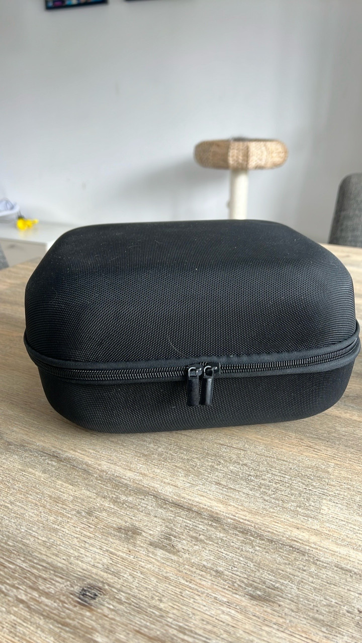 Oculus quest 2 met accesoires en bescherm doos